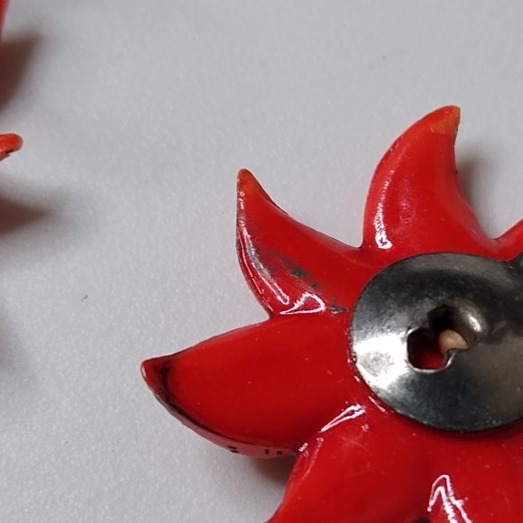 Vintage Red Poinsettia Flower Celluloid Clip On Earrings - Picture 15 of 16